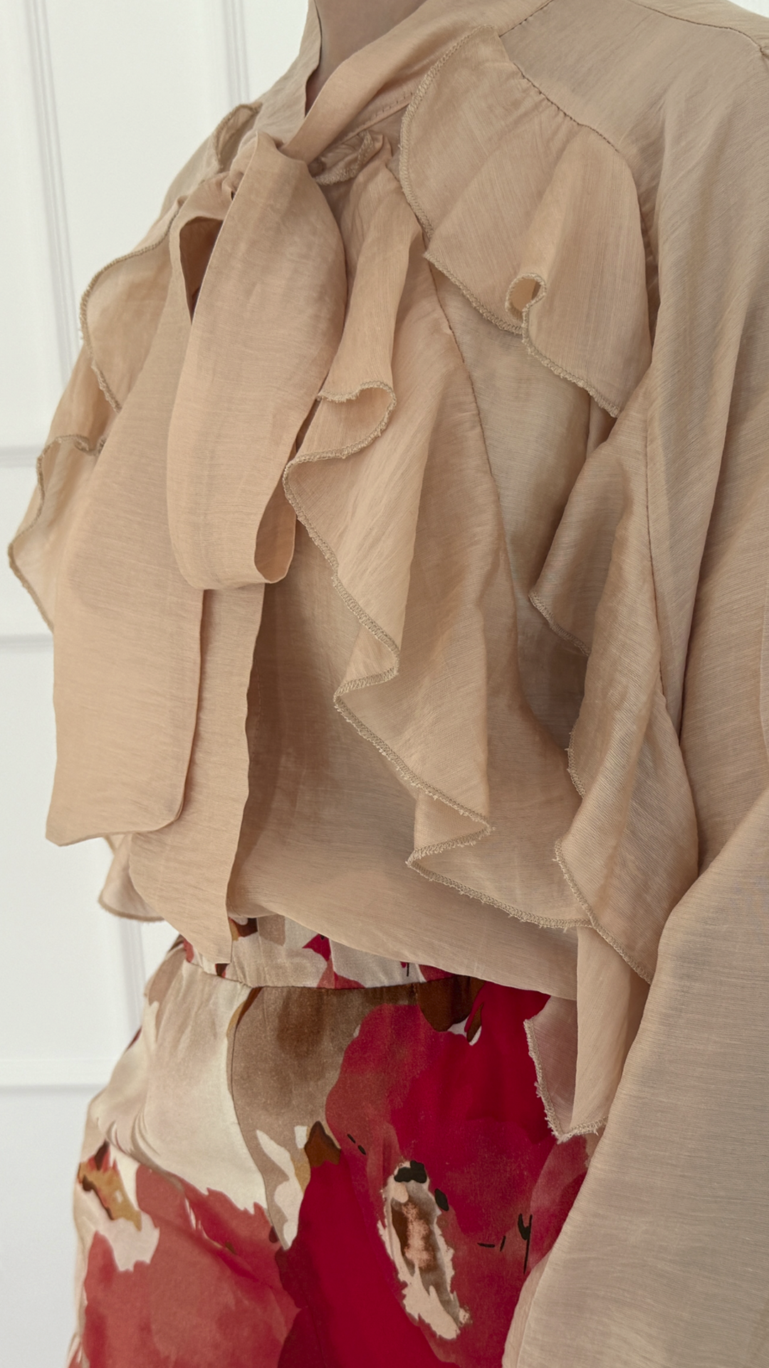 Blusa de volantes color salmón mod .Agueda